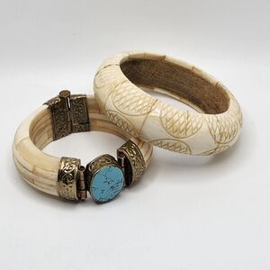 TRENDY Water BUFFALO HORN BONE with Turquoise.  Clasp Works Great.